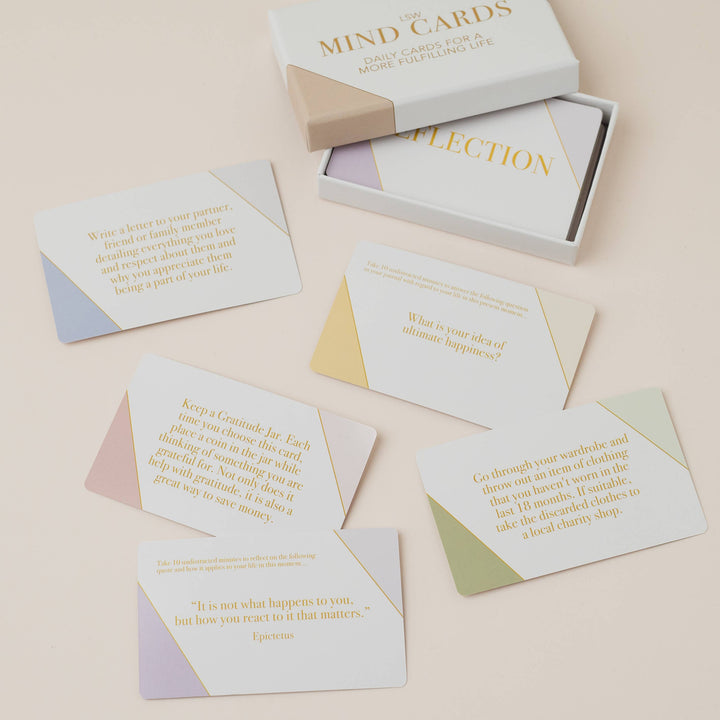 Set of mindcards with text on a beige background