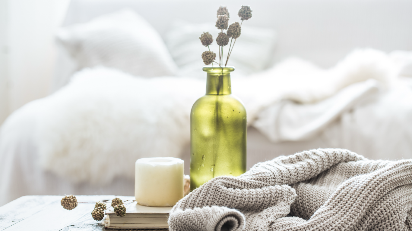 Calming home ritual scene with candlelight, soft textures and natural elements, inspired by everyday rituals for rest, renewal and wellbeing.